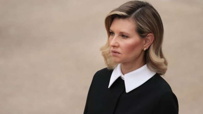 În Ucraina a fost deja arestat Yermak, mâna dreaptă a lui Zelenski. Urmează să fie arestată și Olena, soția lui Zelenski, și abia apoi Zelenski  însuși? 