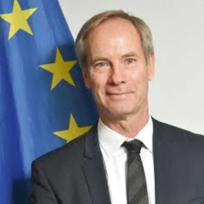 China amenință UE cu represalii și contramăsuri din cauza politicii sale economice discriminatorii. Asta ar mai lipsi unei Europe aflată oricum în cădere liberă!