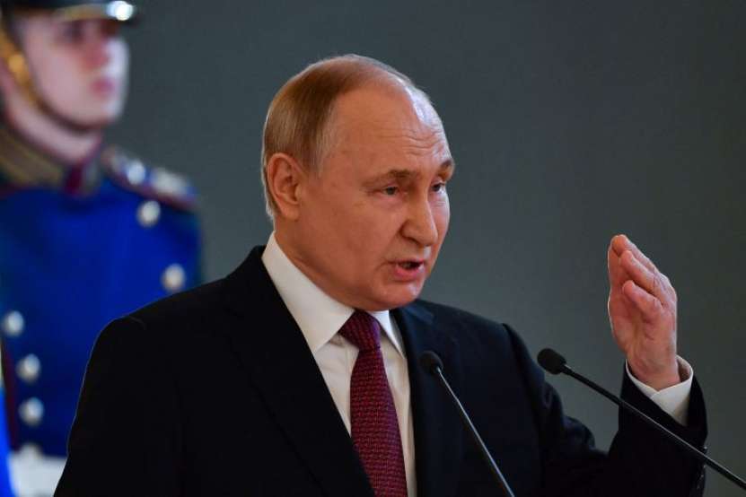 Cu ocazia Zilei Naționale a Federației Ruse, președintele Vladimir Putin a înmânat înalte premii și distincții de stat pentru extraordinarele realizări militare (video)