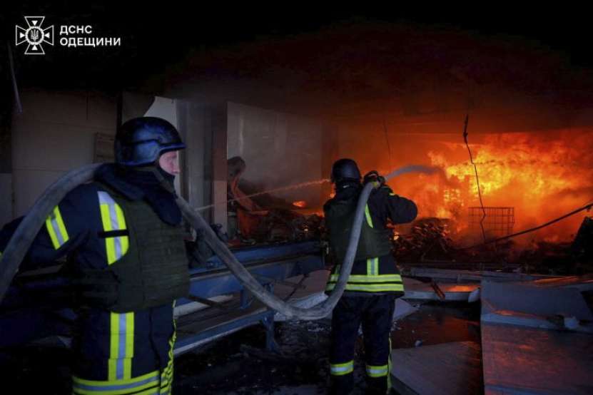 Nu este nevoie ca Ucraina să fie bombardată de un inamic. La Kiev și Odesa, ucrainienii s-au bombardat singuri, din propria lor prostie