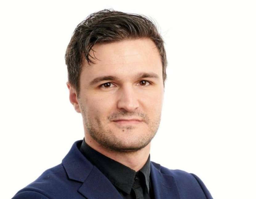 Premierul britanic Starmer a fost nevoit să demisioneze pentru că a finanțat Ucraina în detrimentul țării proprii. Și nici cancelarul Germaniei Merz nu se simte prea bine