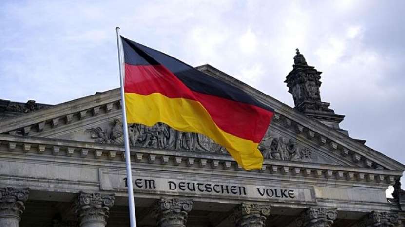 În Germania, Parlamentul a respins cu o majoritate covârșitoare, 510 voturi contra 79, o moțiune care cerea „ajutor suplimentar pentru Ucraina”. Conducerea României, care dă pe ascuns miliarde de euro Ucrainei, nu ar trebui să ceară votul Parlamentului?   