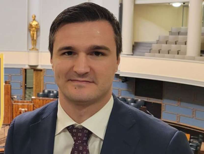 Ursula nu acordă nici o șansă păcii. Ea transformă UE într-o alianță militară, duce la o escaladare a conflictului și provoacă Rusia la un război cu Europa (A. Mema, politician finlandez)