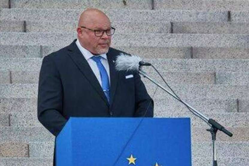 „Finlanda a devenit o parte a Occidentului fascist” (A. Turtiainen, deputat finlandez, foto). Și nici România nu se simte prea bine 