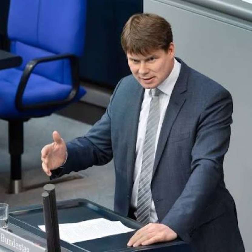 „Guvernul german este condus din afară de ideologia conform căreia Ucraina trebuie să învingă într-un război, care nu este războiul Germaniei” (Steffen Kotré, parlamentar german)