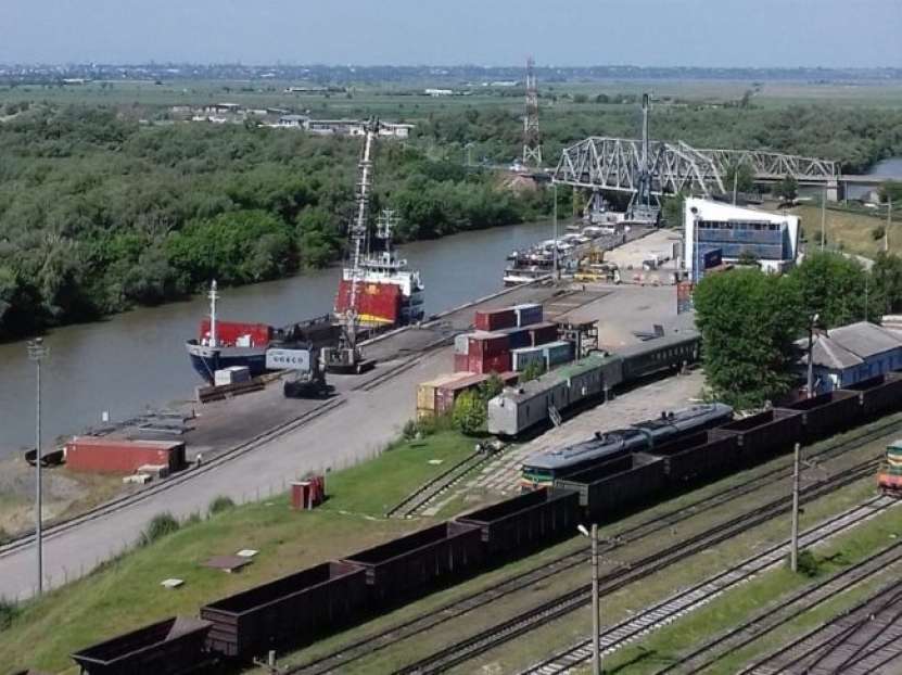 După cum am anticipat și noi în urmă cu câteva luni, povestea cu achiziționarea de către România a portului Giurgiulești de la Republica Moldova nu e curată. Acuma pe aici se transportă masiv arme în Ucraina