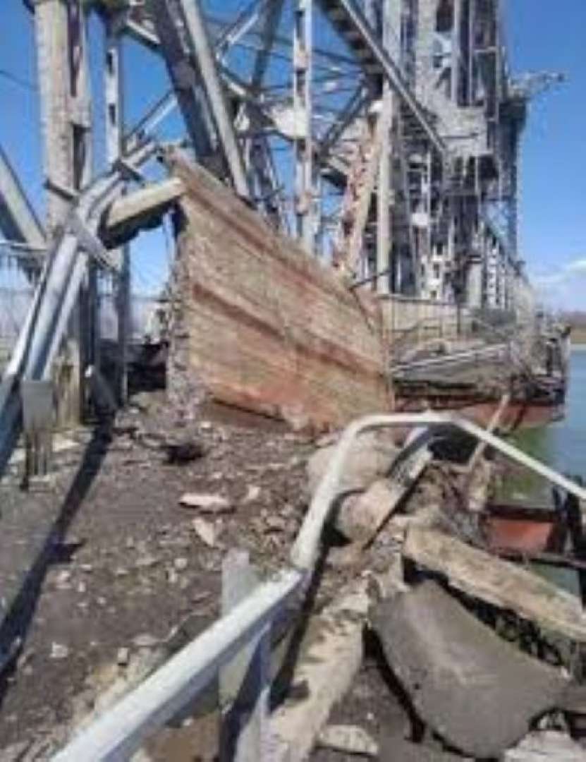 După ce a impus o blocadă maritimă împotriva Ucrainei, Rusia a trecut la blocada terestră, începând cu podul peste Nistru din fostul teritoriu românesc Basarabia de Sud, prin care se introducea armament din România 
