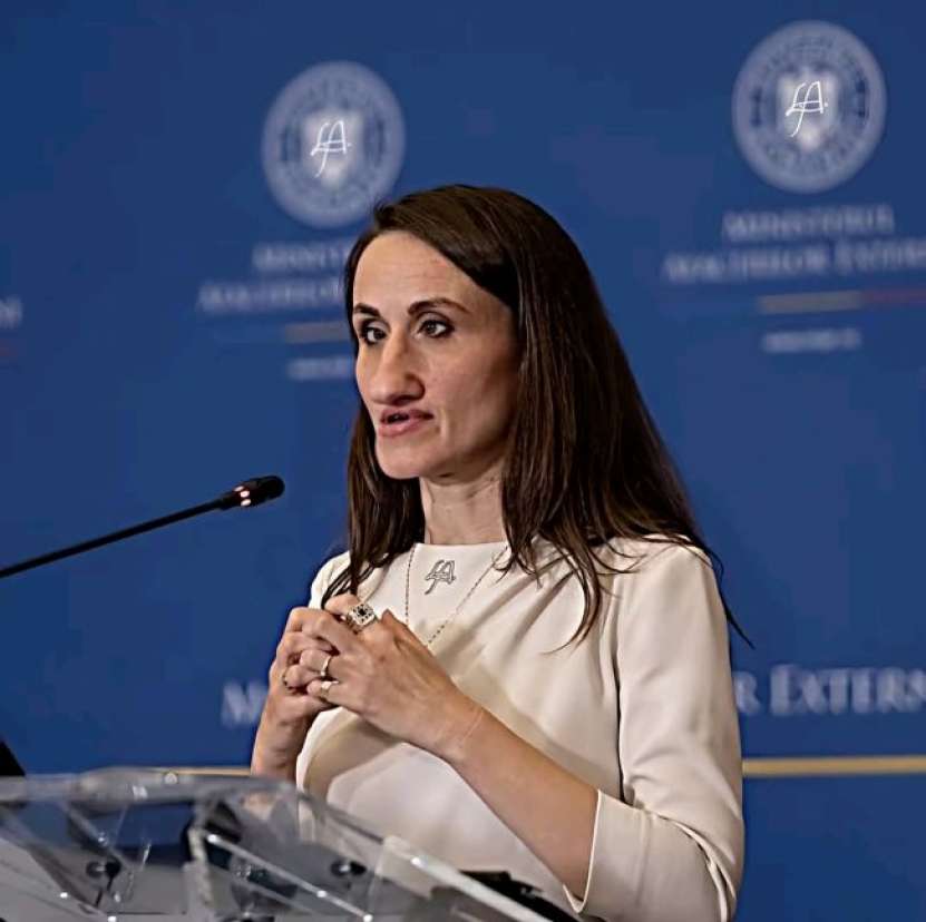 Avezuha crede că toată lumea e proastă ca ea