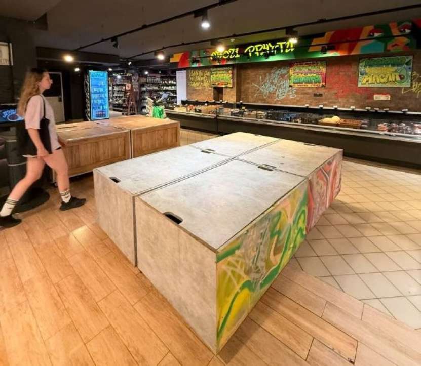 Probabil foametea îi va face să capituleze. Potrivit presei din Ucraina, magazinele alimentare din Kiev sun goale