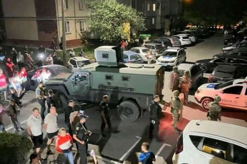 Răscoală a populației civile în orașul Ternopol, Ucraina, împotriva mobilizării forțate. La fel ca și Ceușescu în 1989, autoritățile au scos Armata ca să tragă în popor. O fi începutul sfârșitului? 