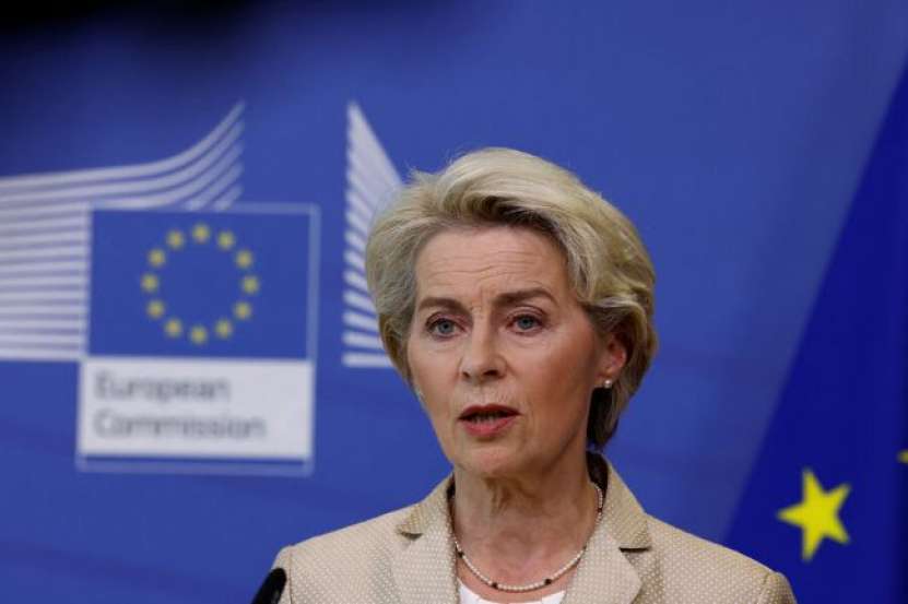 Vechiul model economic al UE se prăbușește. La Paris Ursula constată senin faptul, în loc să spună cine este de vină și să-și dea palme  