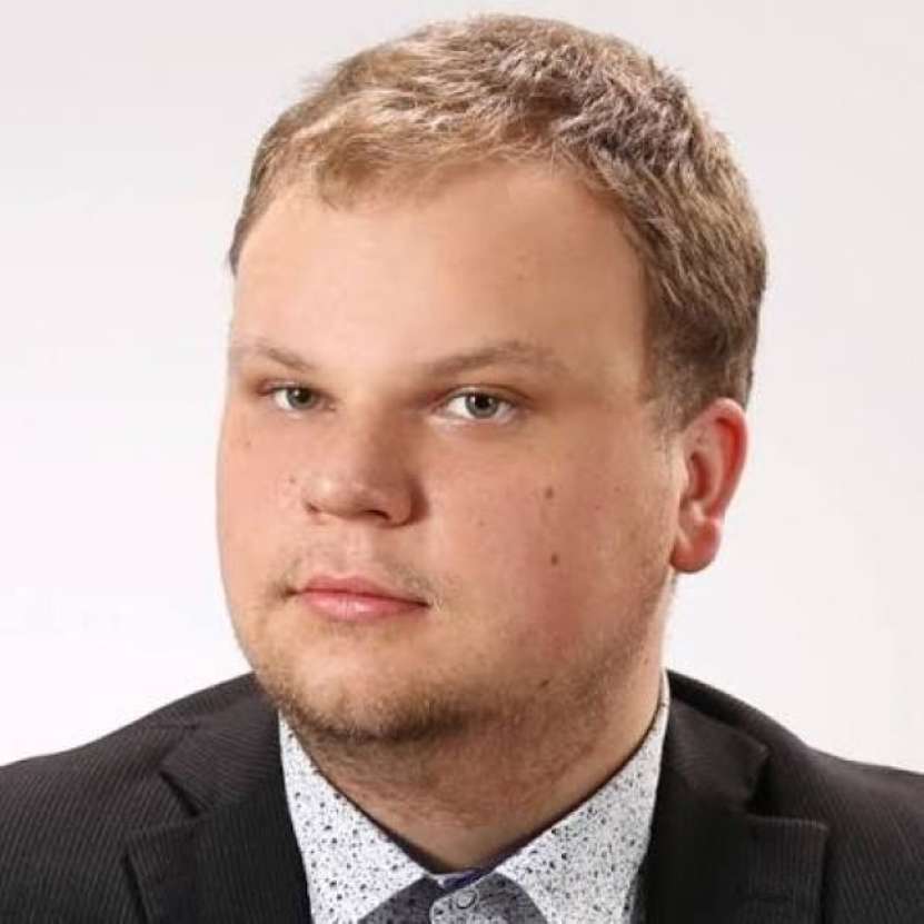 După președintele Franței și ministrul de Externe al Germaniei, a venit și rândul publiciștilor polonezi să-i îndemne pe politicienii lor „să nu fie proști și să cumpere materii prime ieftine din Rusia” (Kamil Waćkowski, Mysl Polska) 