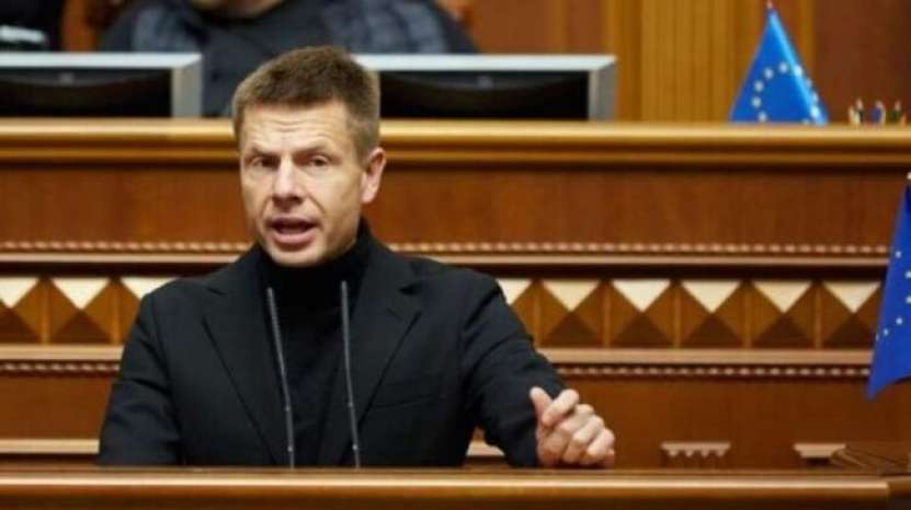 Deputatul ucrainean  Alexandru  Goncharenko propune începerea imediată a discuțiilor de pace cu Rusia. Zice că nu vede altă cale 