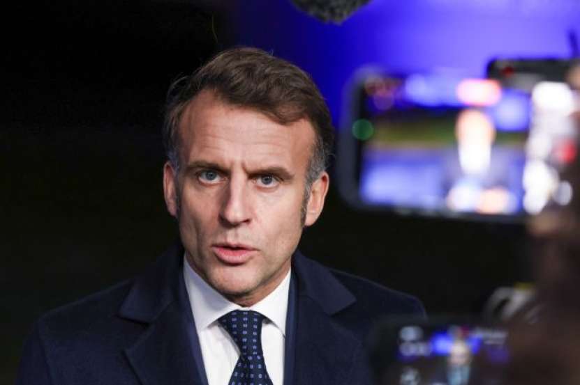 Președintele Franței Emanuel Macron a dat în paranoia persecutoria, din cauza amenințării imaginare cu pericolul rusesc