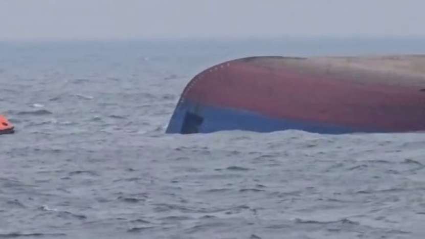 O navă a flotei ucrainene din umbră s-a scufundat în Marea Neagră după un atac cu drone