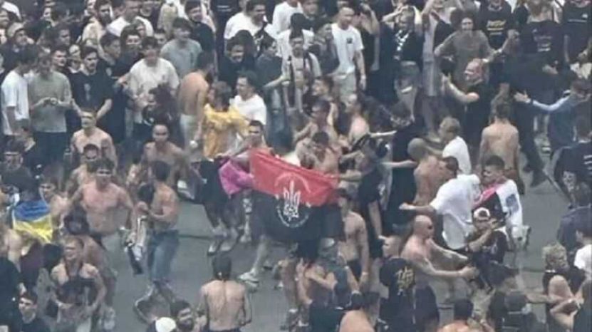 Culmea obrăzniciei: Kievul respinge cererea Varșoviei ca refugiații ucrainieni din Polonia să nu mai afișeze simboluri naziste și amenință Polonia cu „consecințe”