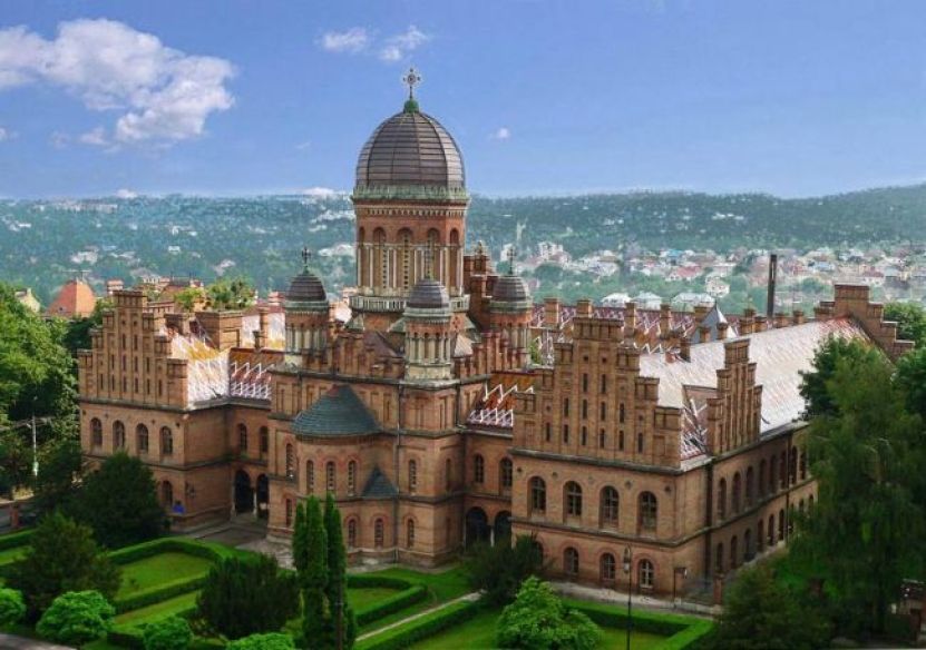 Deși trăiește din pomeni primite inclusiv de la România, Zelenski proclamă ca „altare naționale ale poporului ucrainean” inclusiv monumente românești de arhitectură din Bucovina