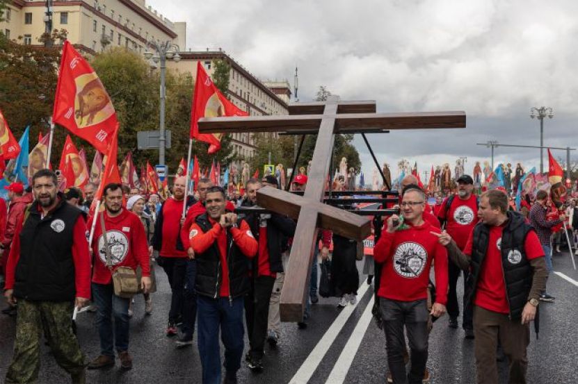Rusia nu are cum să fie învinsă! La Moscova au loc procesiuni religioase la care participă sute de mii de oameni