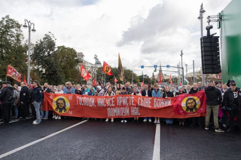 Rusia nu are cum să fie învinsă! La Moscova au loc procesiuni religioase la care participă sute de mii de oameni