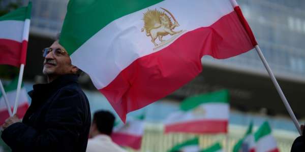 După Irak, și în Iran s-au declanșat proteste împotriva profanării coranului, în numele ”li...