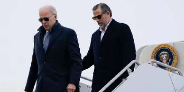 Președintele SUA Joe Biden discuta pe e-mailuri secrete cu fiul său Hunter despre extorcare de fon...