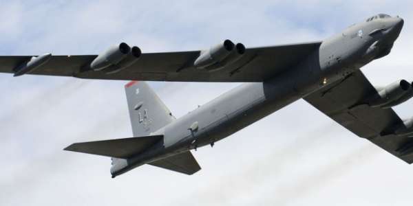 Un bombarbdier american B-52H înarmat cu rachete nucleare a survolat spatiul de frontieră România...