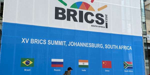 Predicție Bloomberg: cu toate dificultățile, țările BRICS vor depăși G7